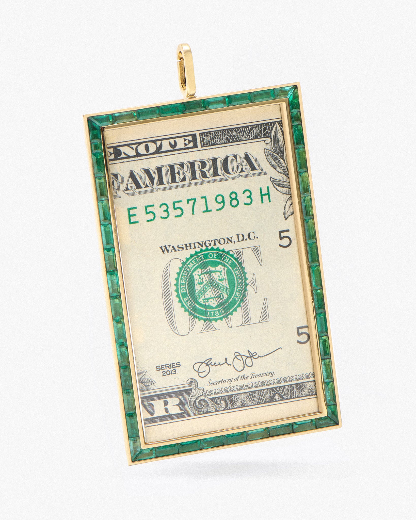 Dinai Medal High Jewellery in 18K Yellow Gold and Emeralds