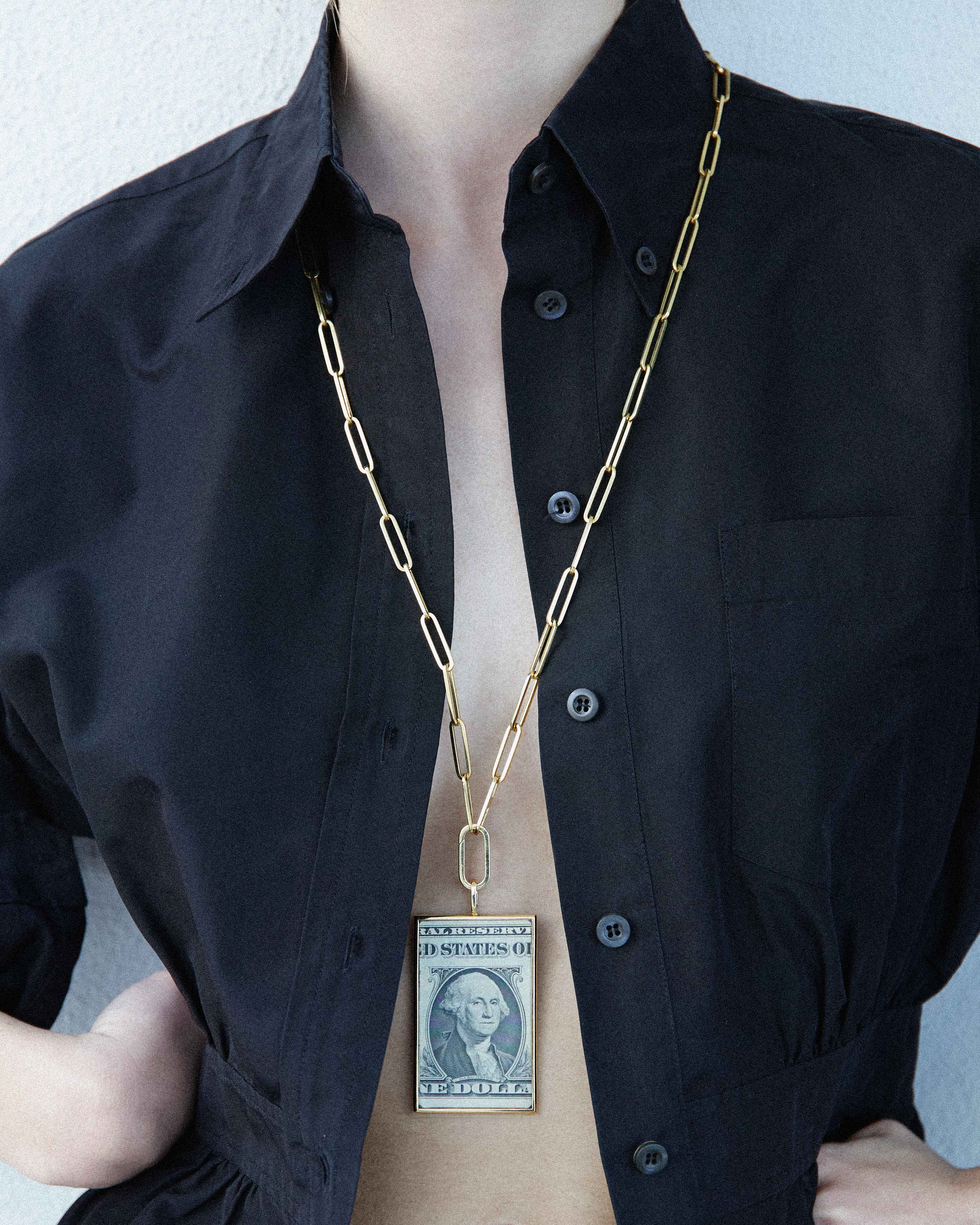 Dinai Medal in 18K Yellow Gold